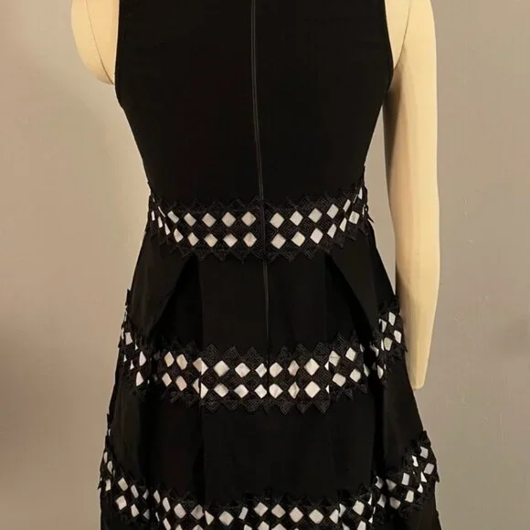 Black Sleeveless Detail Dress - Picture 3 of 3